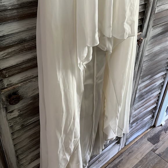High low white dress evening dress perfect for a gala, wedding or prom. - Picture 3 of 6